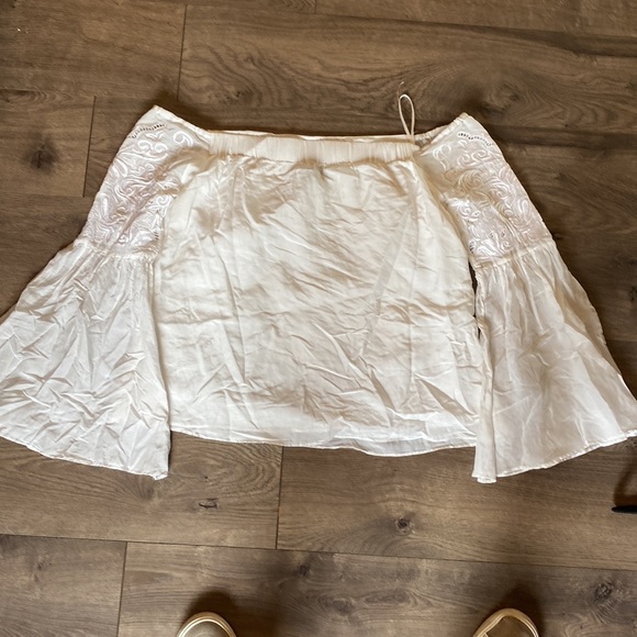 Intermix Aaron embroidered off shoulder top white lace bell sleeve Medium #U31 - Picture 8 of 9